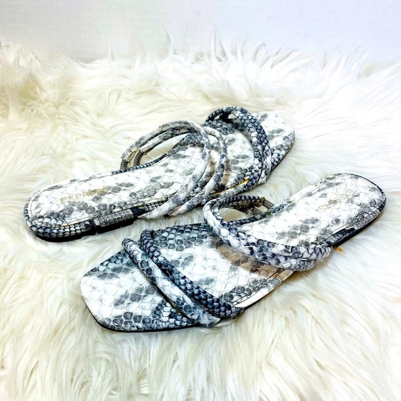 Express Black and White Open-Toed Sandals Sz-7 - Picture 3 of 5